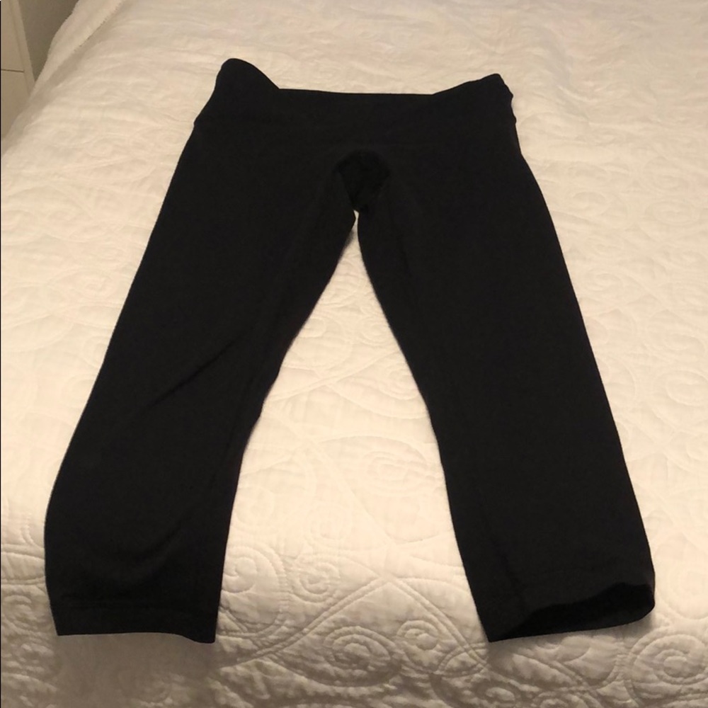 Lululemon black cropped wunder unders
